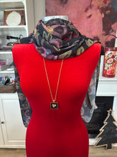 Load image into Gallery viewer, Beadwork pendant